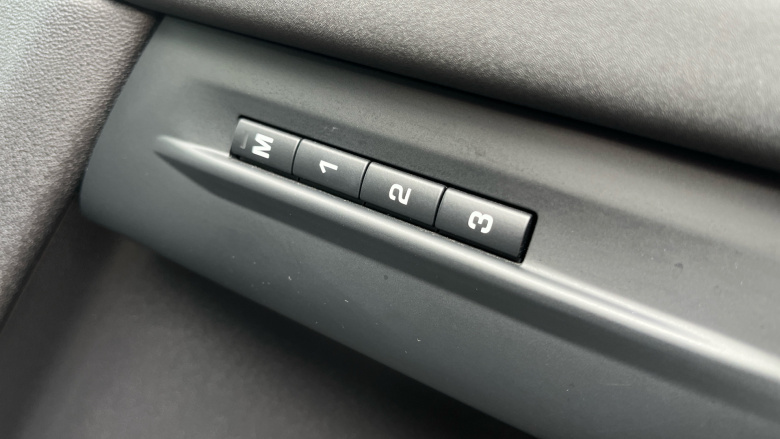 Land Rover Range Rover Evoque 1.5 P300e R-Dynamic SE 5dr Auto Hatchback